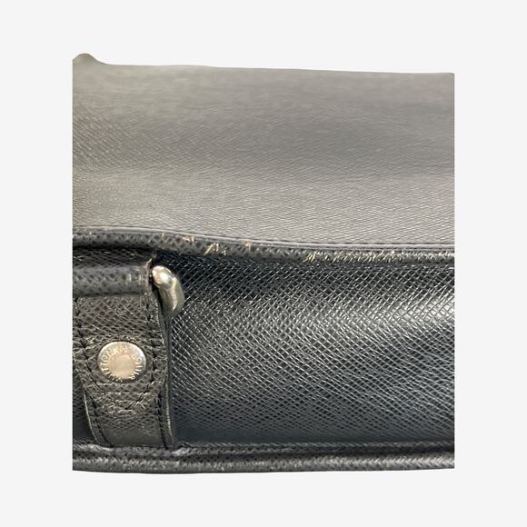 Louis Vuitton Taiga Andrei Messenger Bag Black Dark Gray Crossbody BA3017 France - Picture 16 of 16